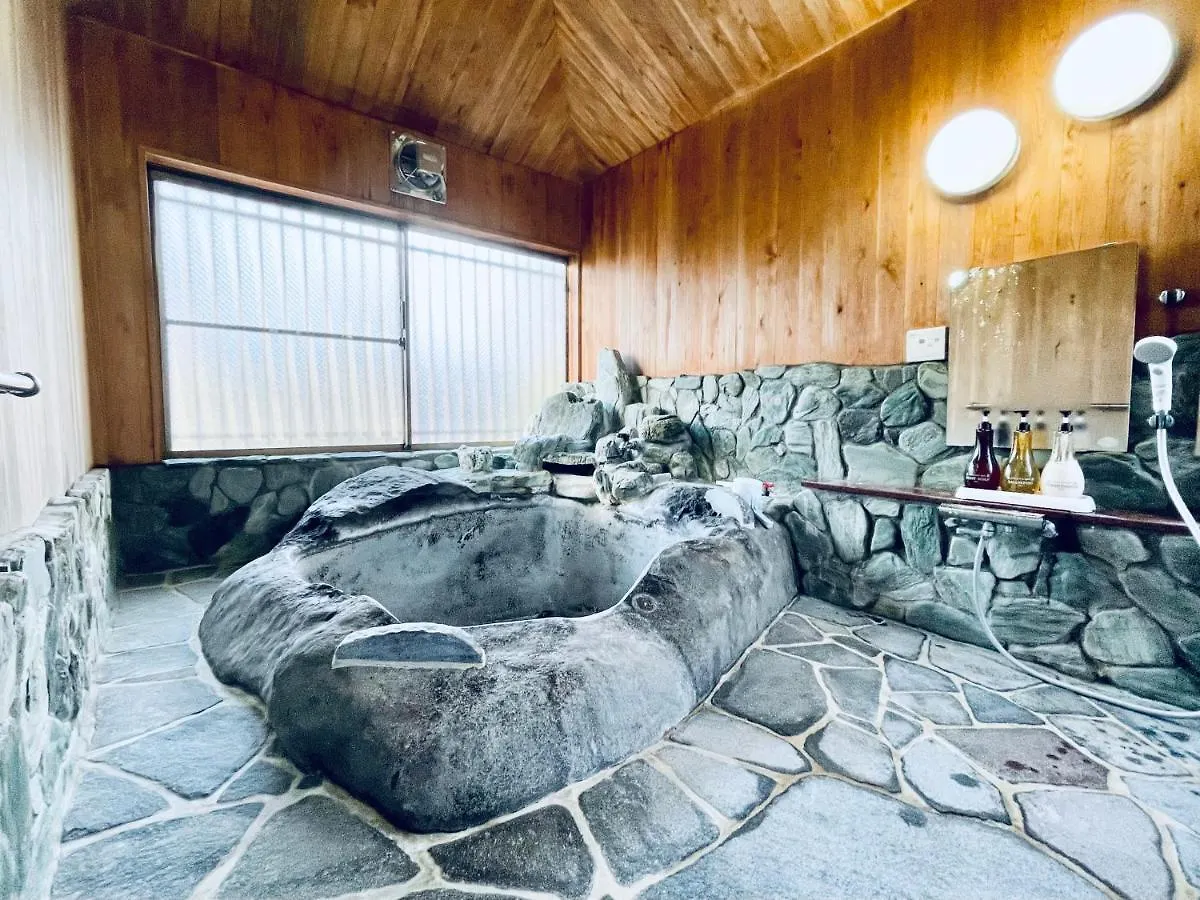 Ryokan まるごと貸切 にごり湯天然温泉かけ流し 箱根満来山荘 Hakone Natural Milky Onsen 2300Sqm Garden & Villa Man Rai Giappone