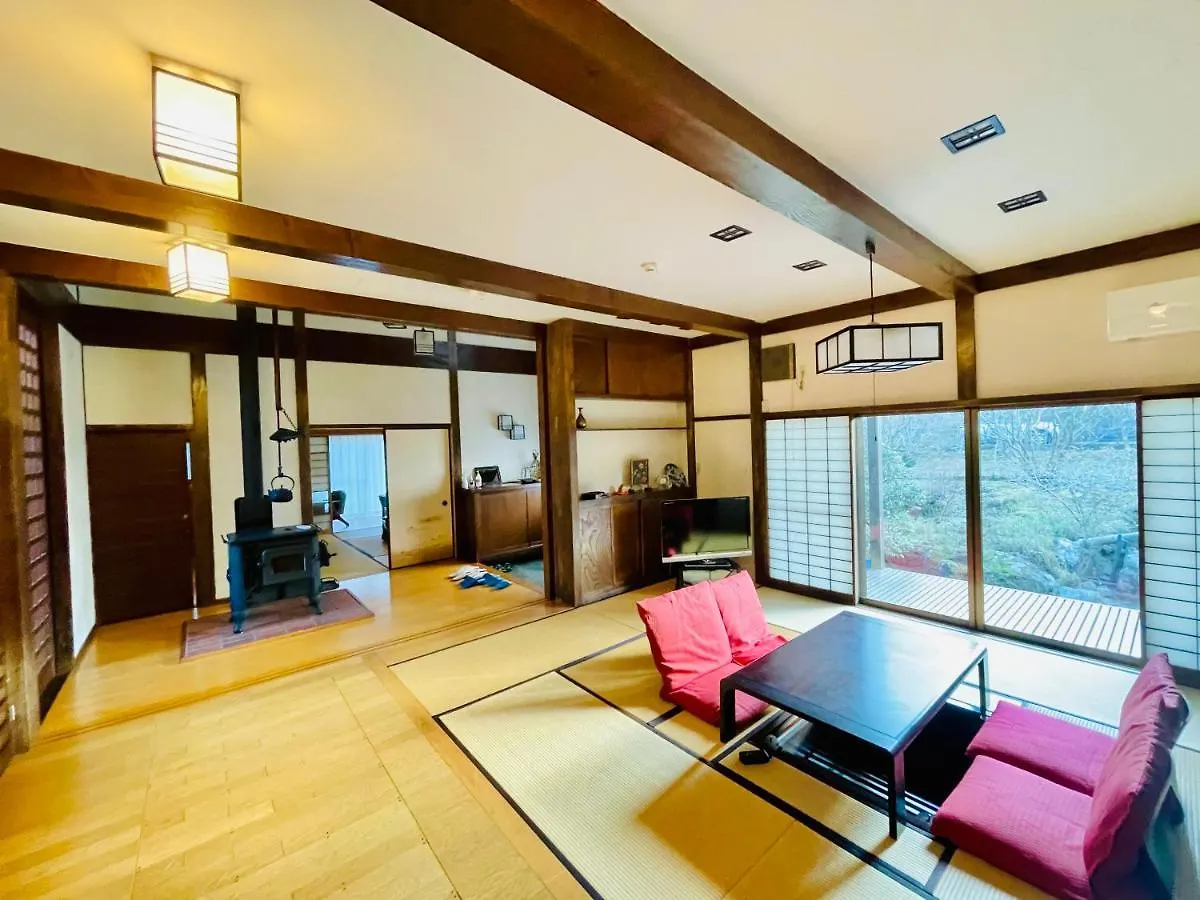 まるごと貸切 にごり湯天然温泉かけ流し 箱根満来山荘 Hakone Natural Milky Onsen 2300Sqm Garden & Villa Man Rai Giappone
