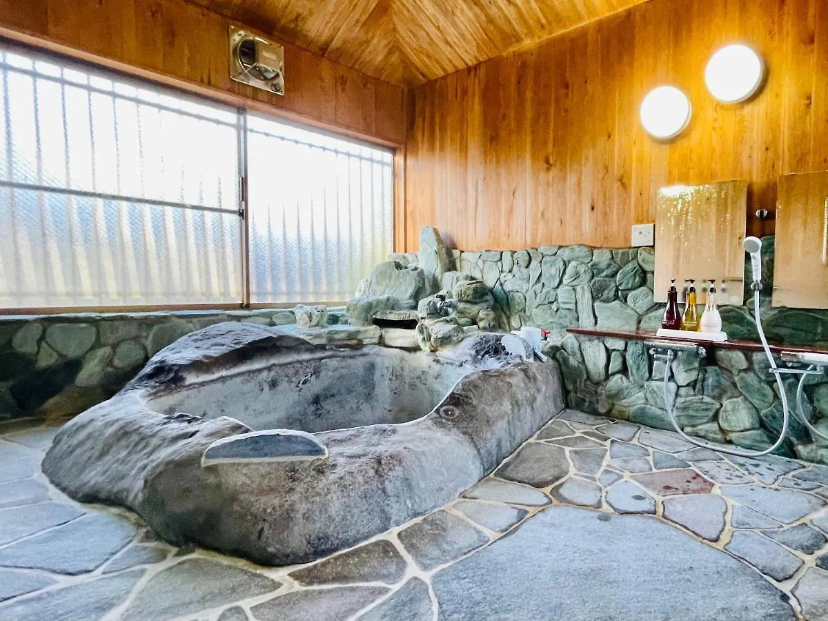 Ryokan まるごと貸切 にごり湯天然温泉かけ流し 箱根満来山荘 Hakone Natural Milky Onsen 2300Sqm Garden & Villa Man Rai Giappone